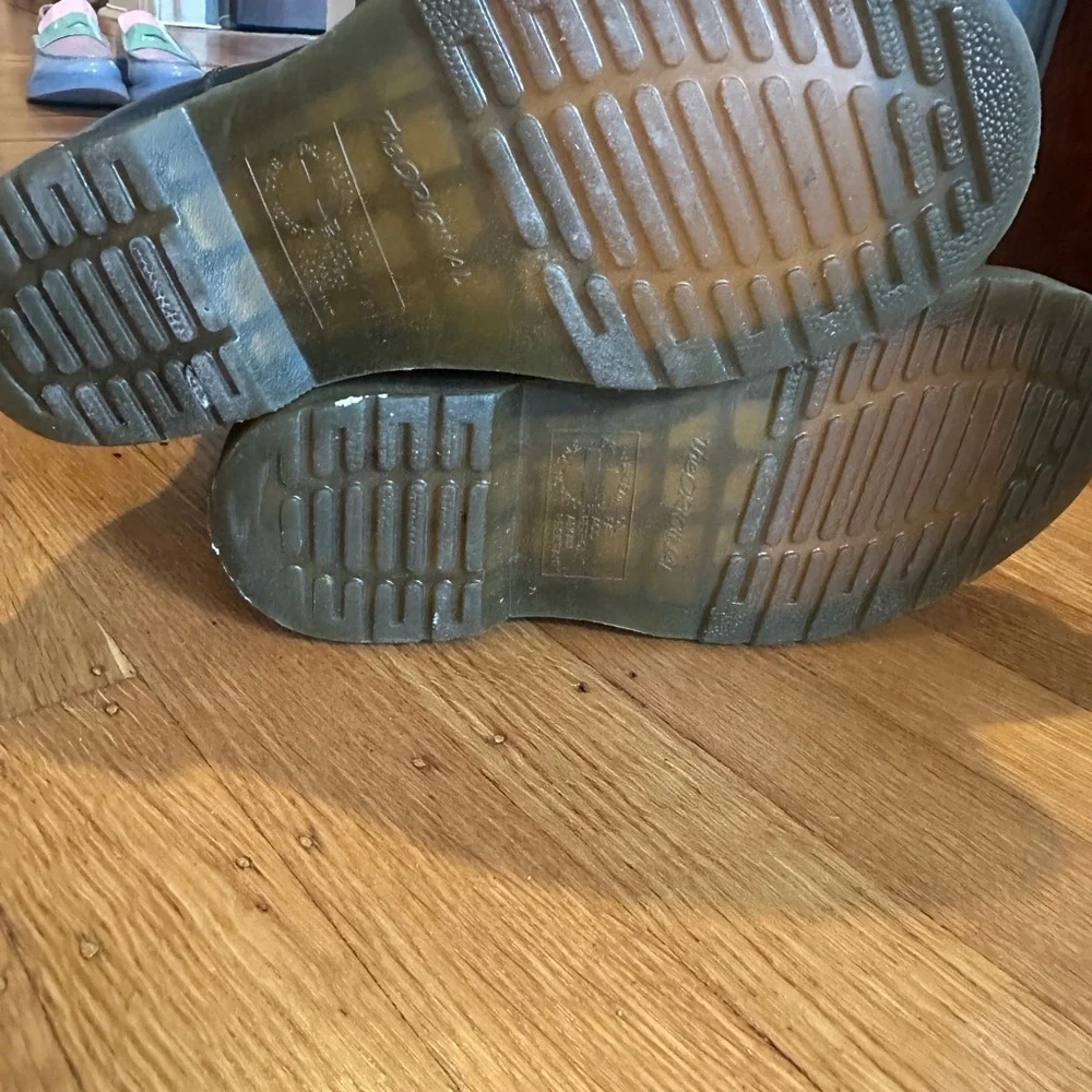 Dr Martens  Women's Size 7